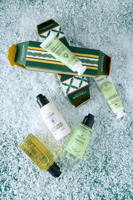 L'Occitane Festive Crackers Collection