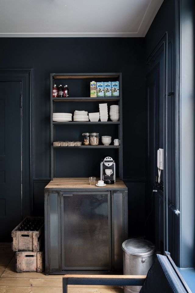 Farrow & Ball Paint in The Color: Black Blue No. 95, 750ml / Modern Eggshell