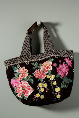 Floral Embroidered アンソロポロジーベルベットトートバッグ Floral Embroidered Velvet Tote Bag | Anthropologie