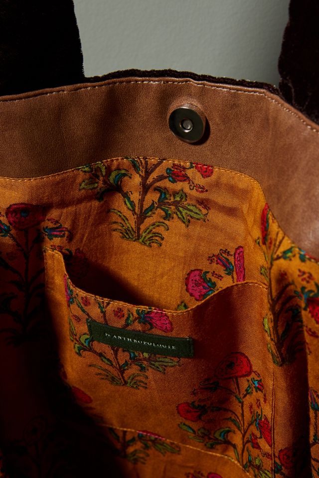 Floral Embroidered アンソロポロジーベルベットトートバッグ Floral Embroidered Velvet Tote Bag | Anthropologie