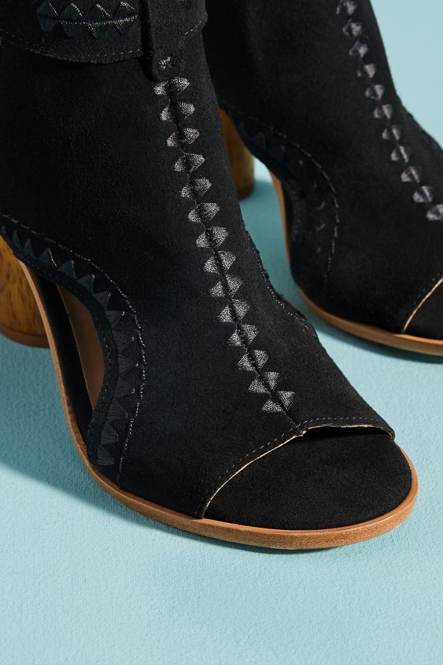 Bernardo harper 2025 embroidered shooties