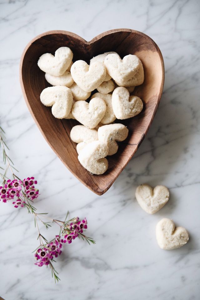 Roan Iris Wild Olive Wood Heart Serving Plates #1