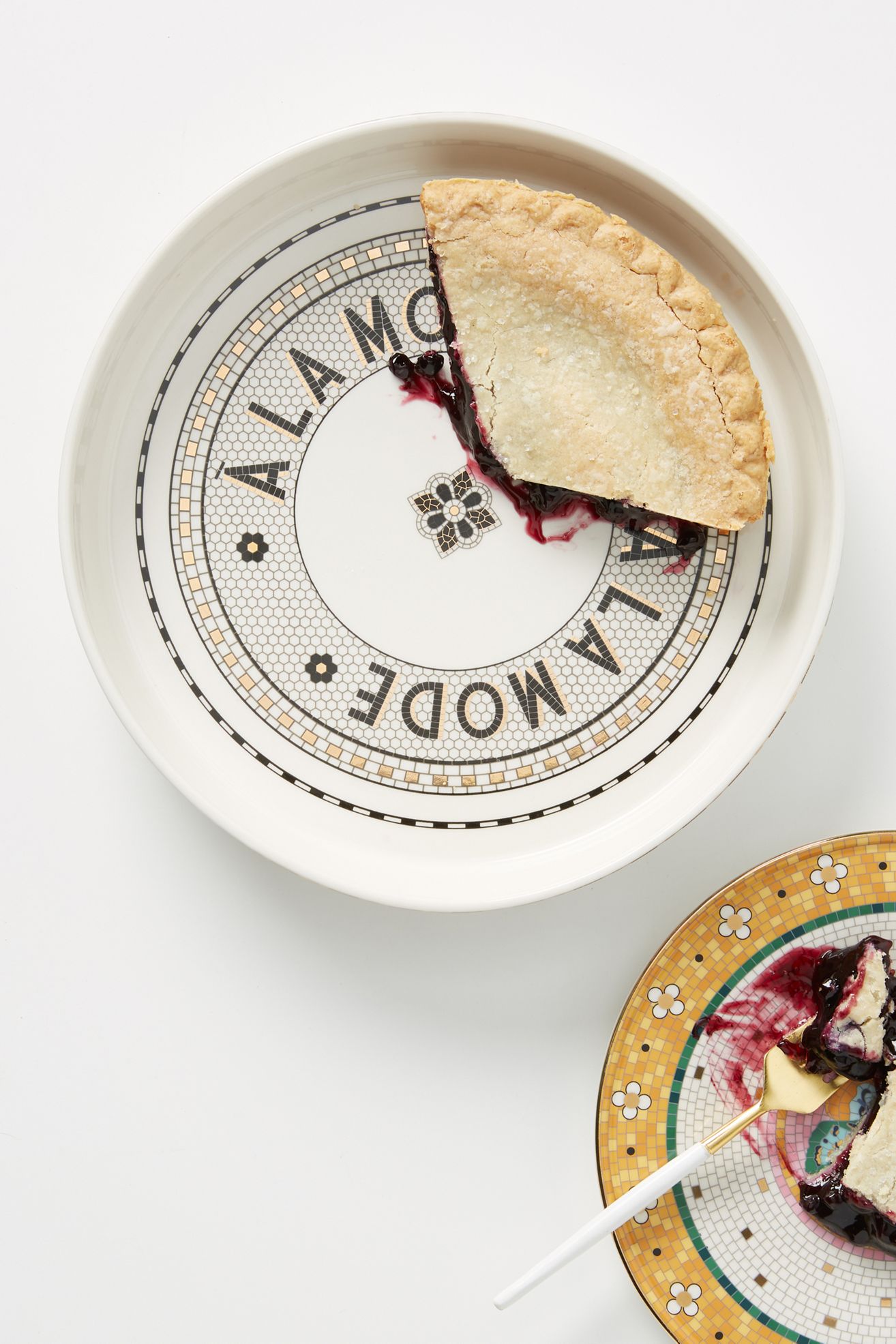 The Bistro Tile Stoneware Pie Dish - Black/White/Gold, Standard, One Size