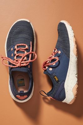 Teva Arrowood 2 Hiking Sneakers