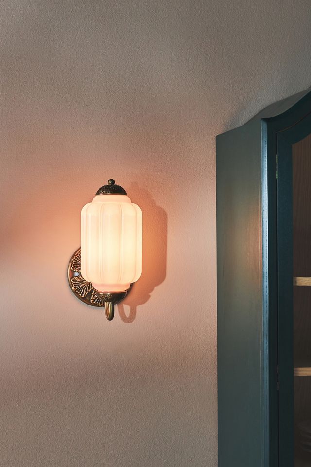 Anthropologie Eloise Sconce ウォールライト The Eloise Scallop Milk Glass Sconce Wall Light | Anthropologie