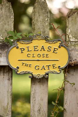 Terrain Please Close the Gate Sign - Thumbnail 2