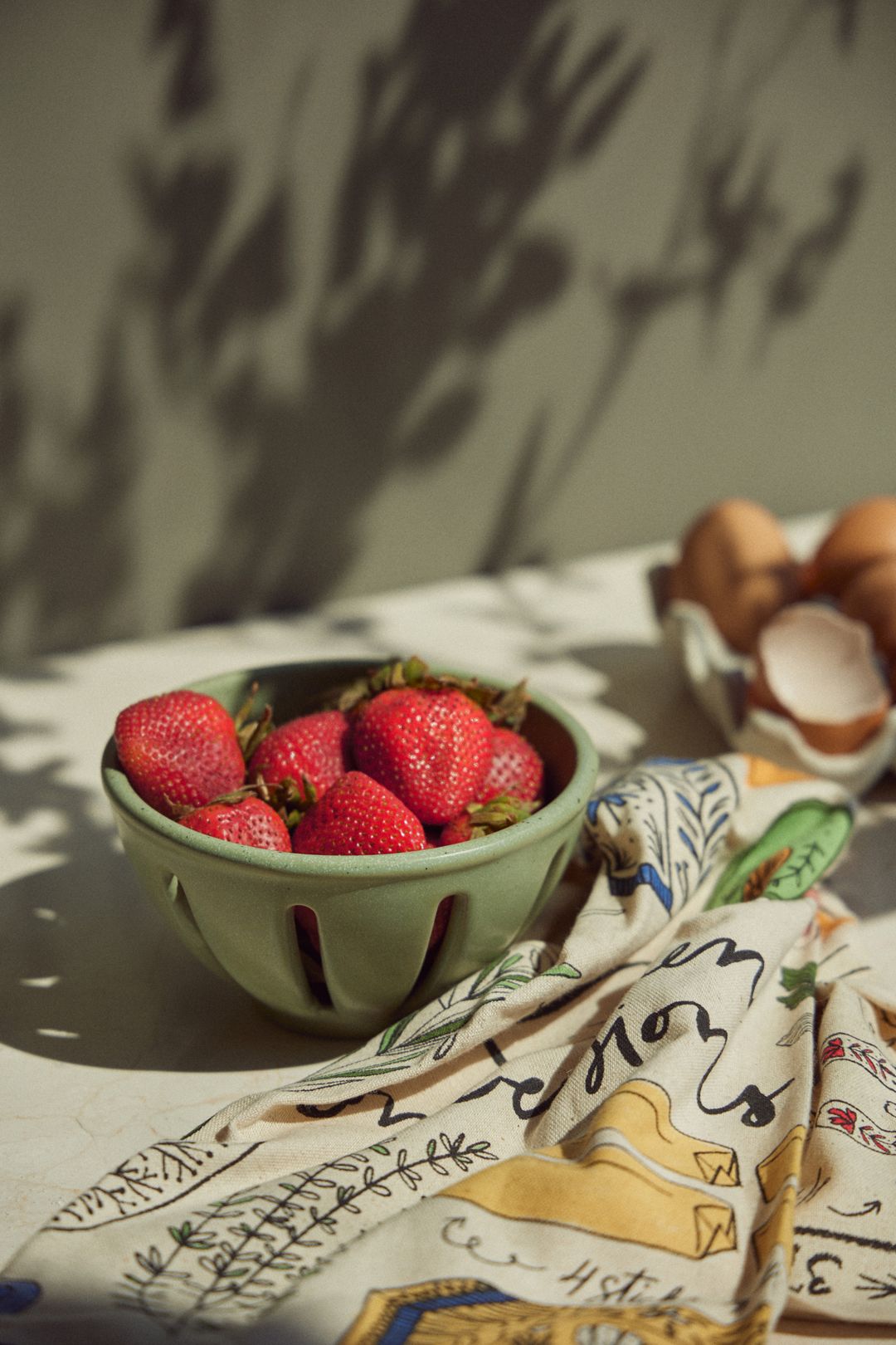 Cottage Stoneware Berry Basket - Moss, BERRY BASKET