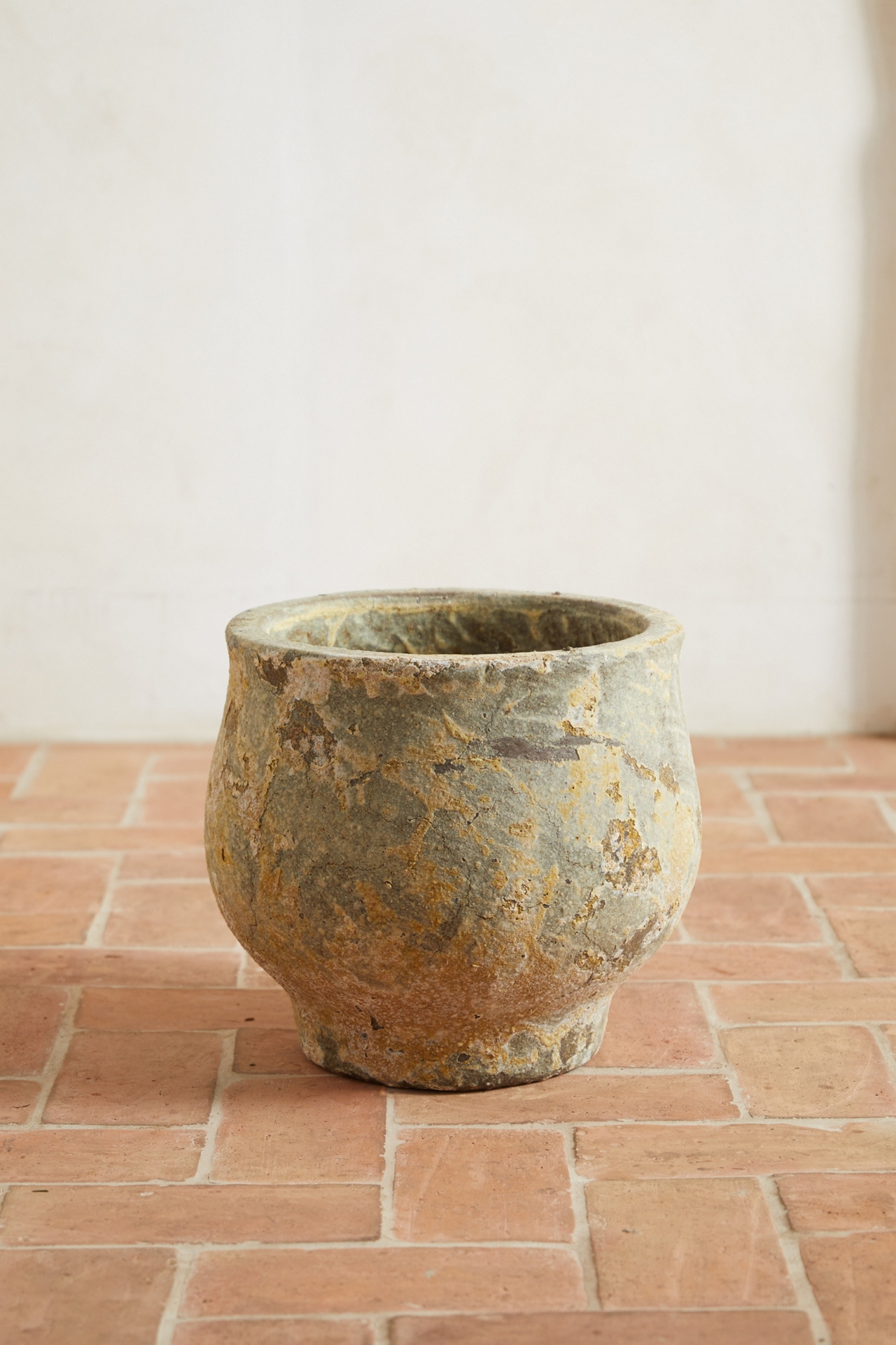 Barnacle Footed Pot