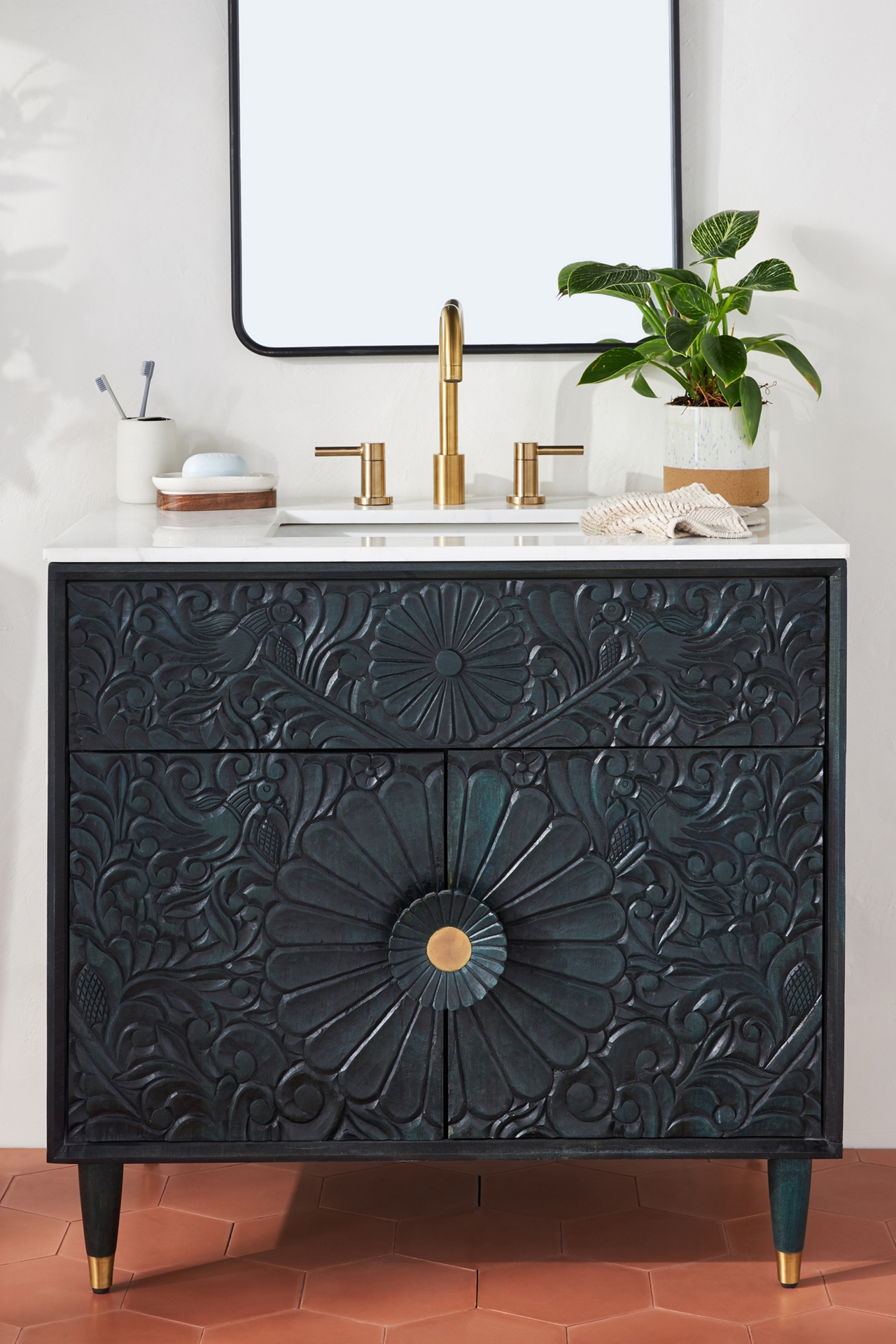 Handcarved Gulliver Single Bathroom Vanity