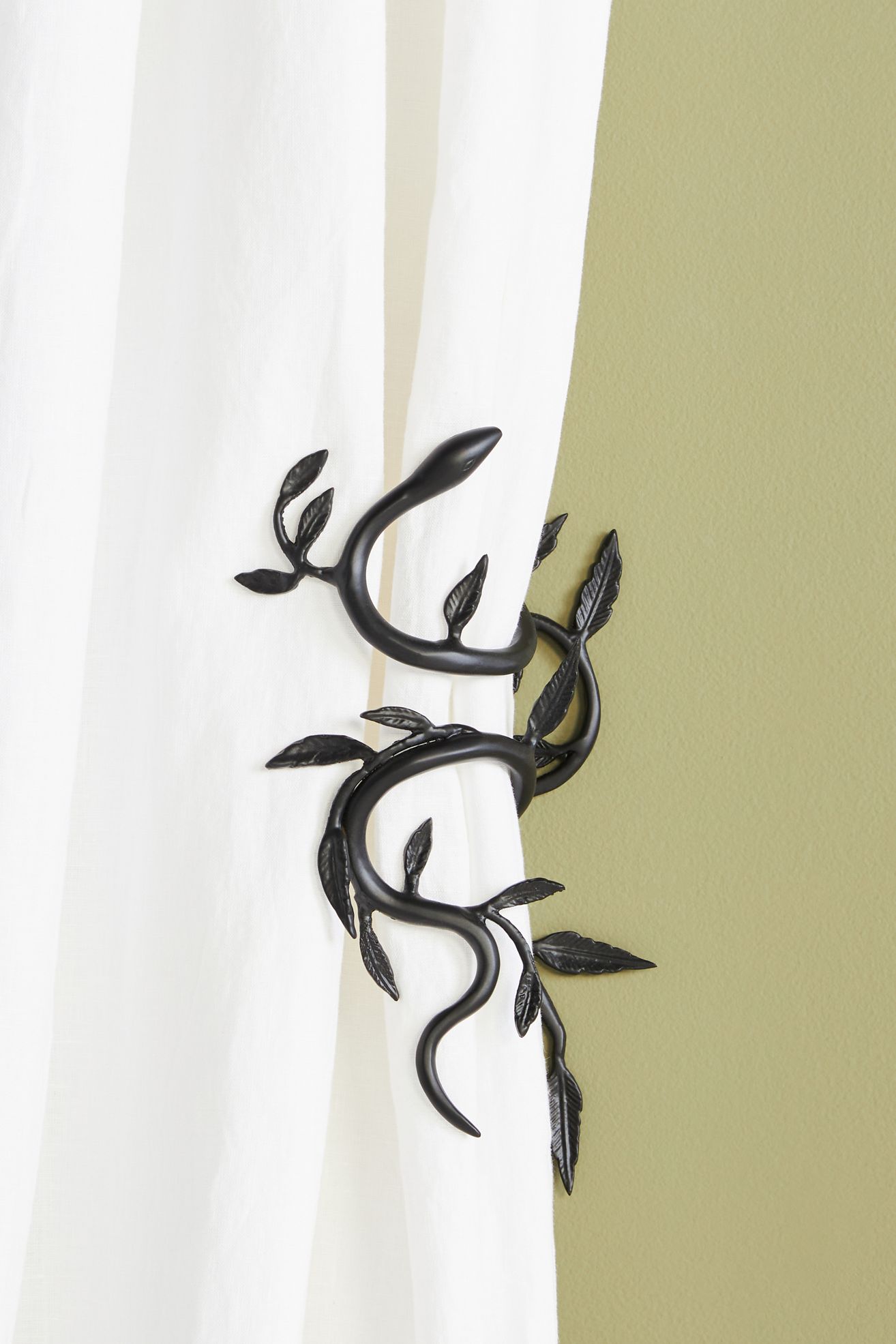 Serpentine Tieback - Black