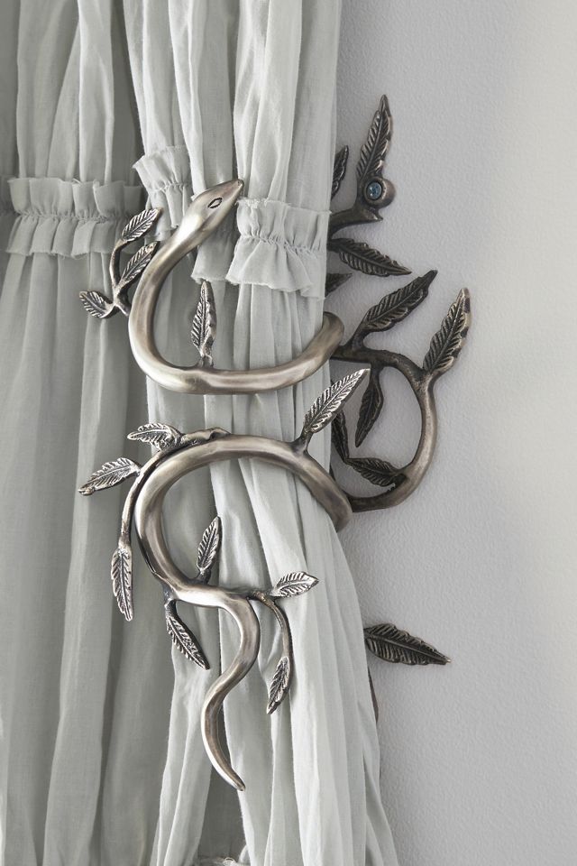 Serpentine Tieback