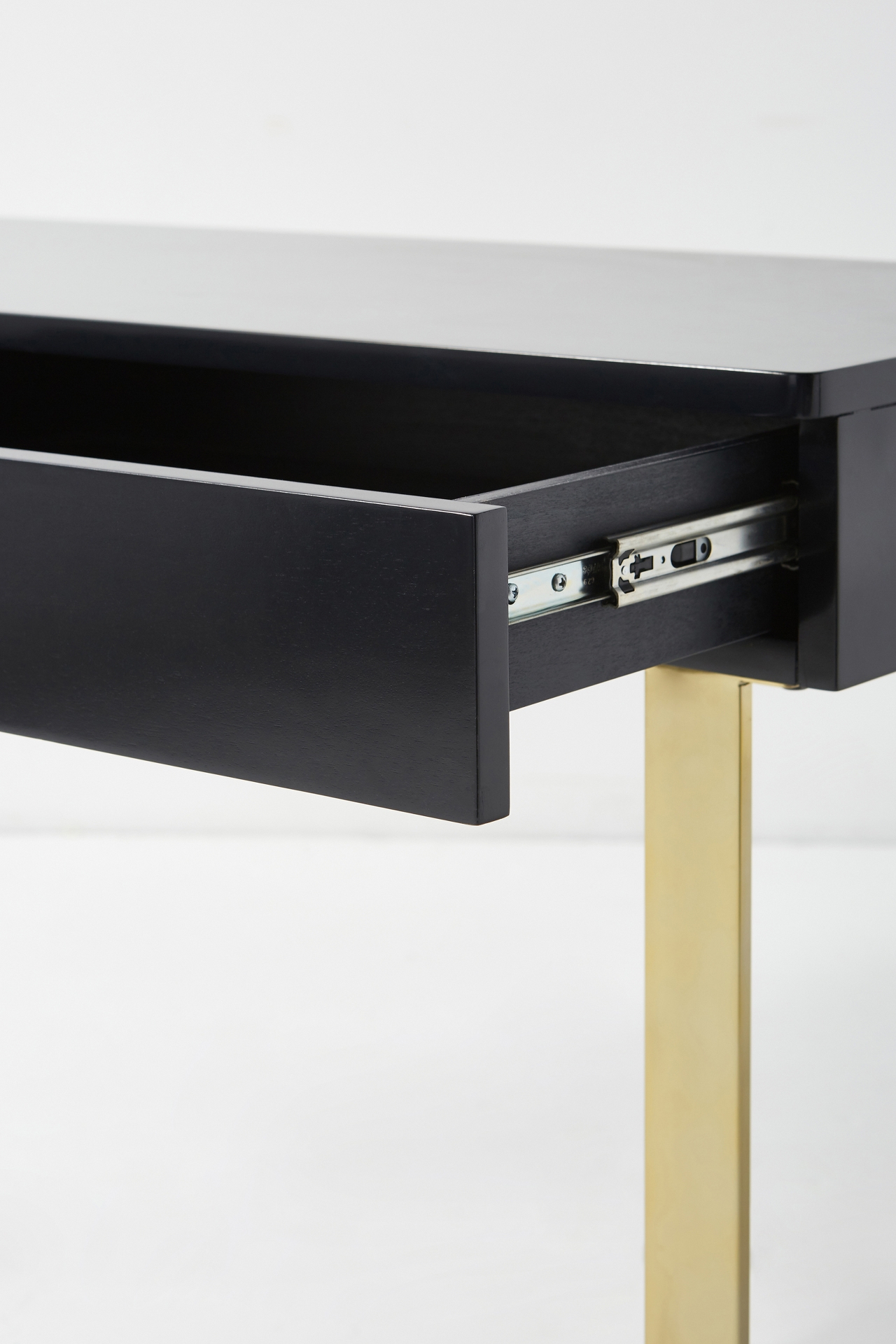 Lacquered Glinda Console Table