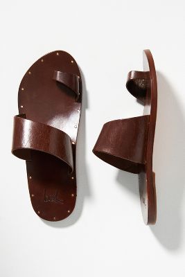 Beek Finch Toe-loop Sandals In Brown
