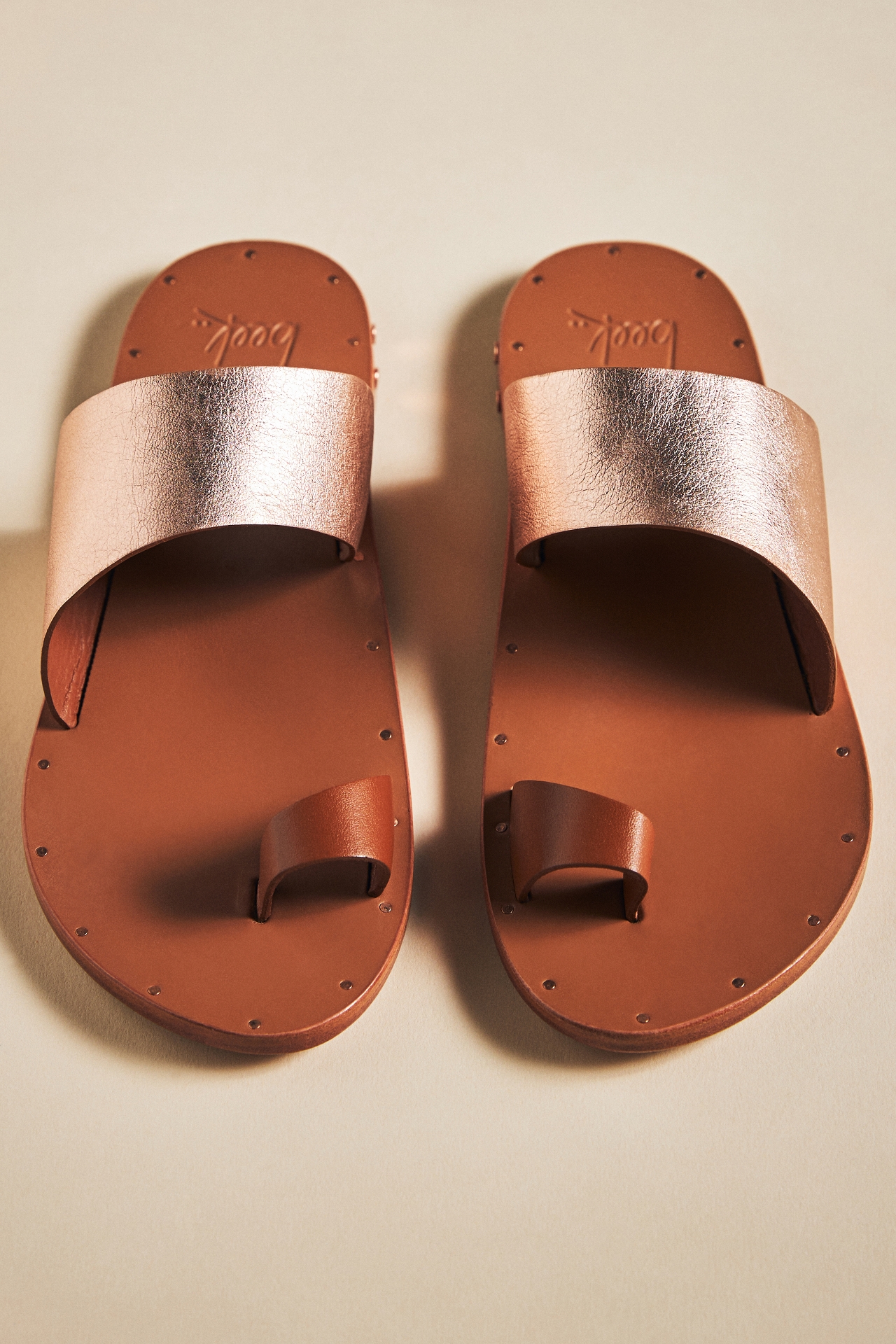 beek Finch Toe-Loop Sandals