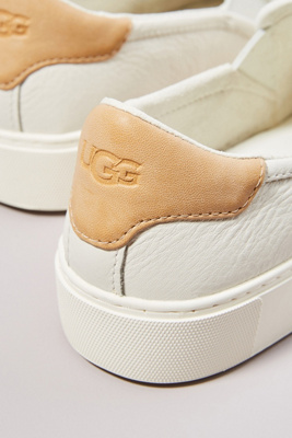 ugg cahlvan white
