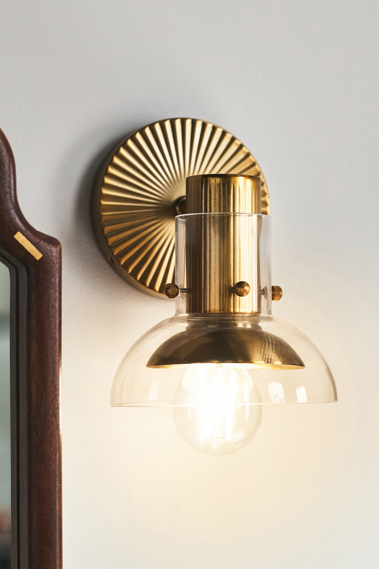 Oona Sconce