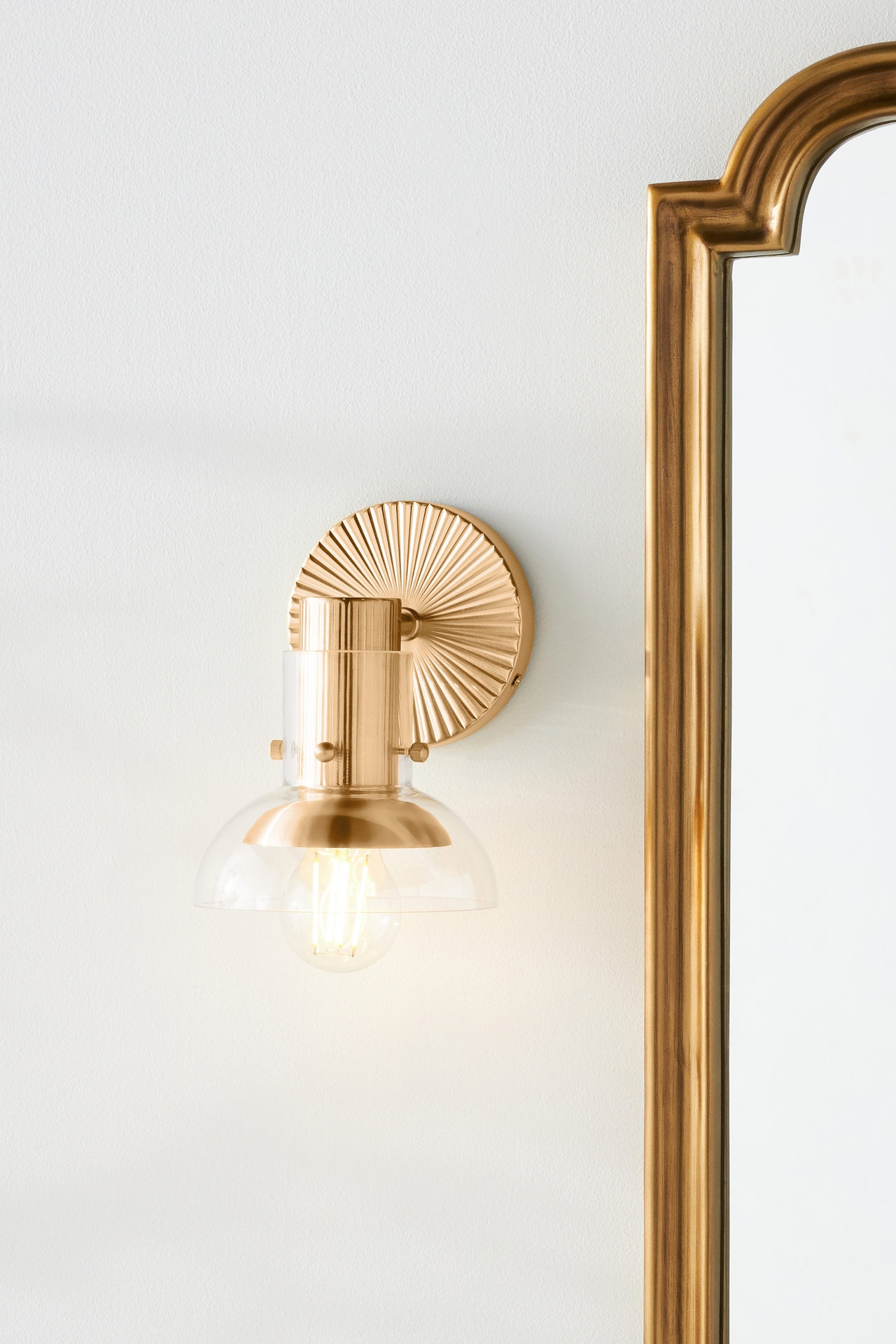 Oona Sconce