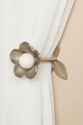 Nena Flower Tieback