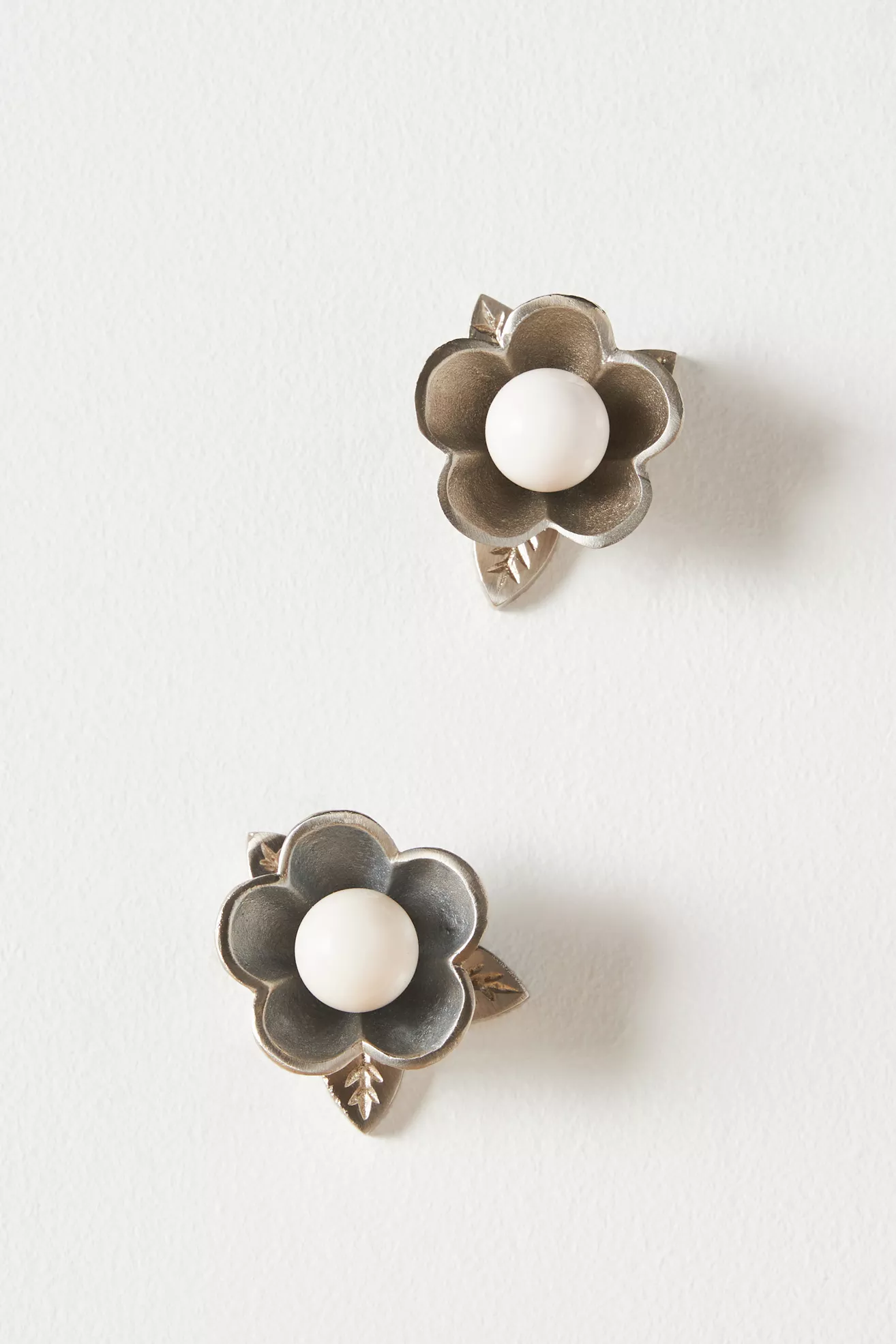 Nena Flower Knobs, Set of 2 - thumbnail 5