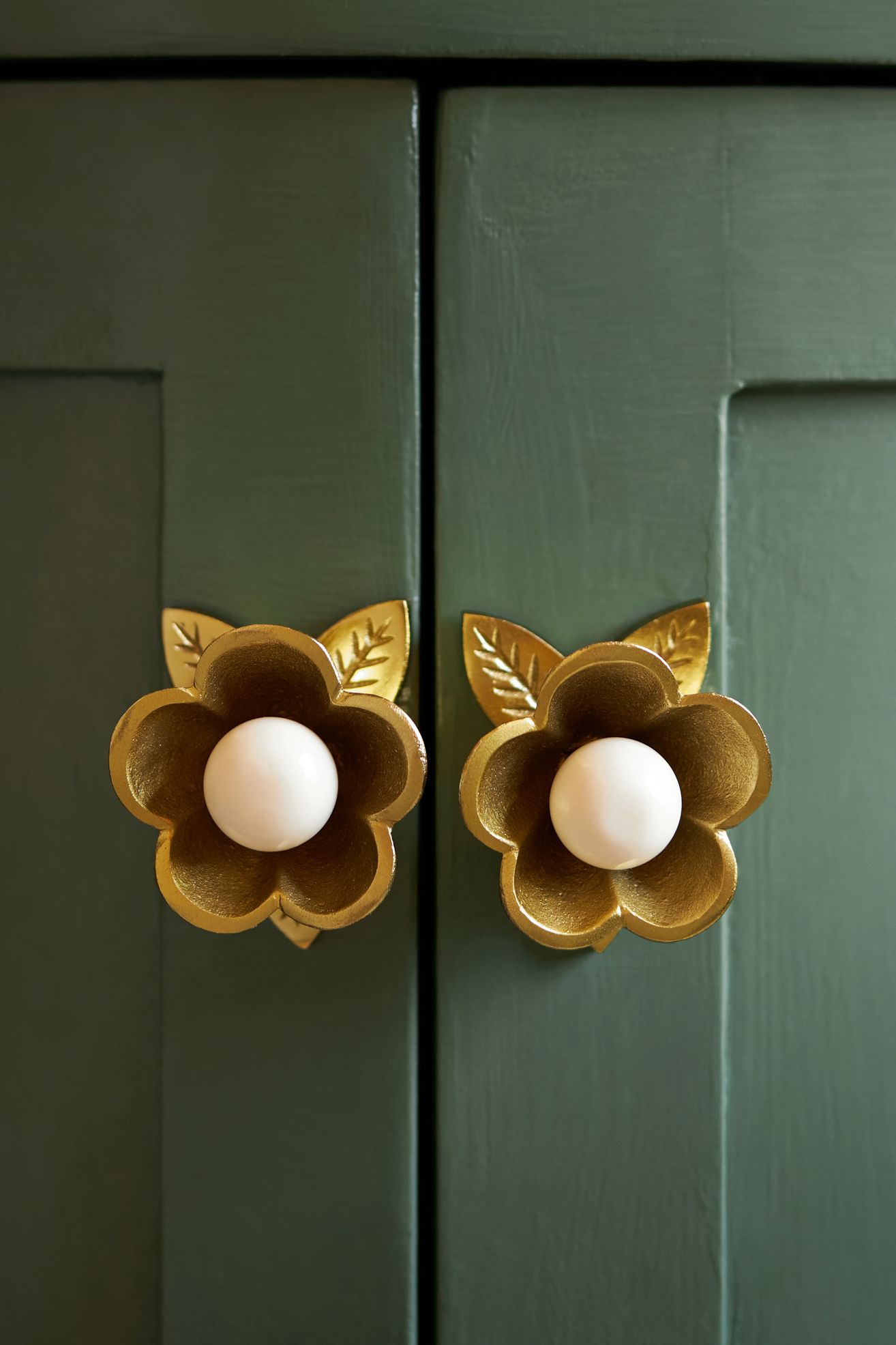 Nena Flower Knobs, Set of 2 - Brass, Set Of 2
