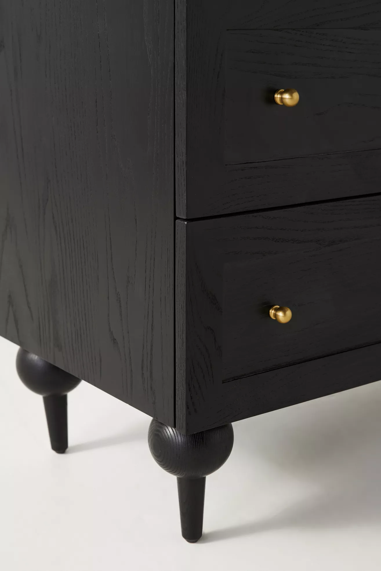 Close-up of corner with leg and seam