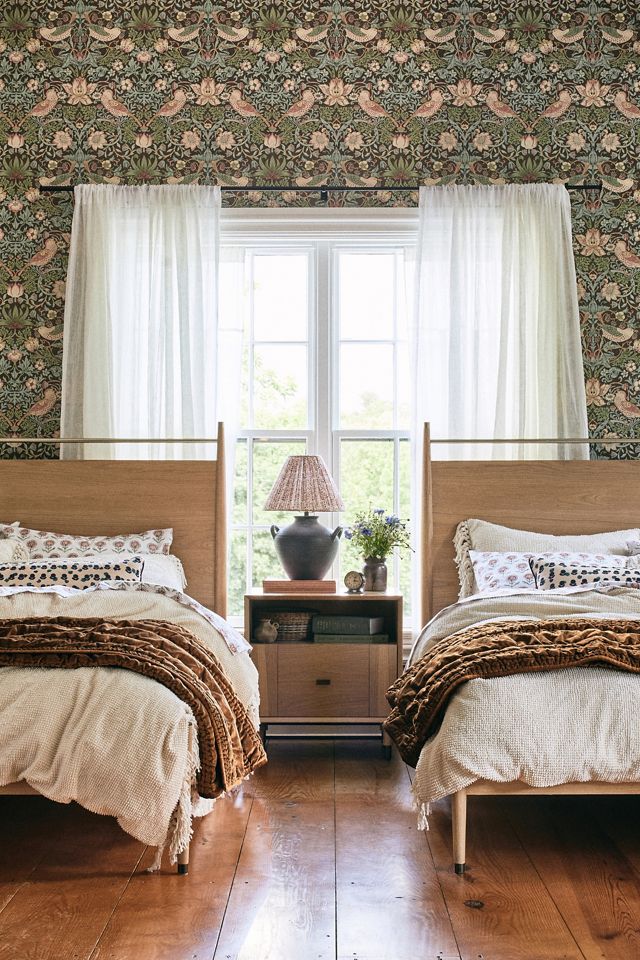 Morris & Co. Strawberry Thief Wallpaper #1