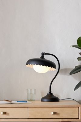 Simone Scallop Task Lamp