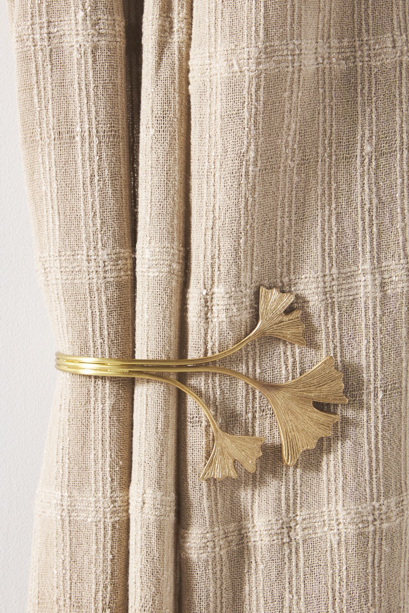 Ginkgo Leaf Tieback - Brass, One Size