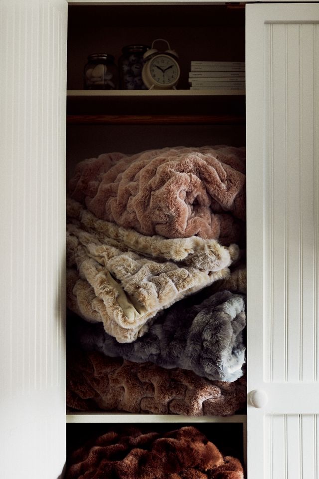 Luxe Faux Fur Throw Blanket #4