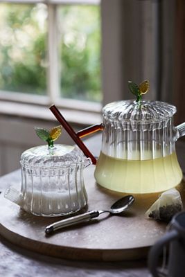Leaf Topped Glass Tea Pot