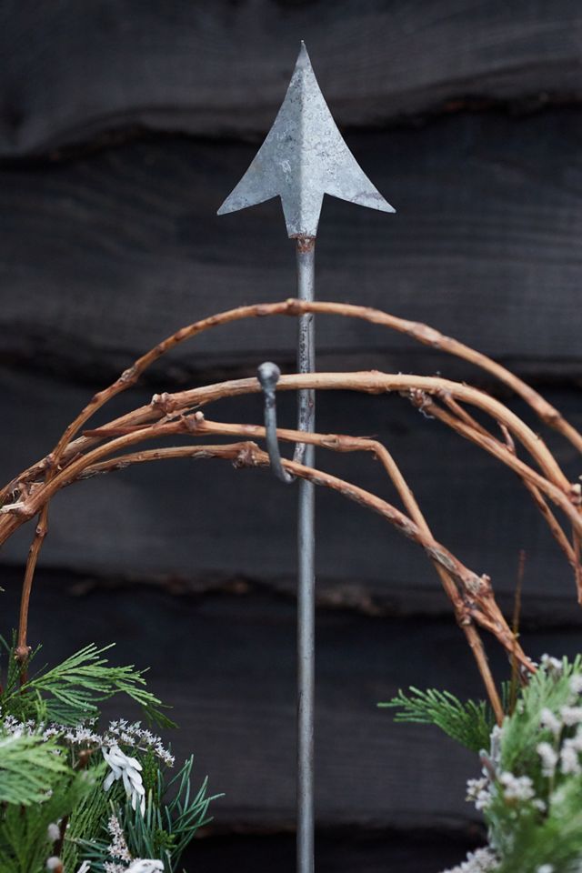 Arrow Standing Iron Wreath Hanger #2
