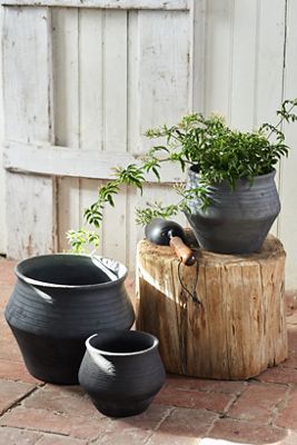 Charcoal Ceramic Ridged Planter, 6"