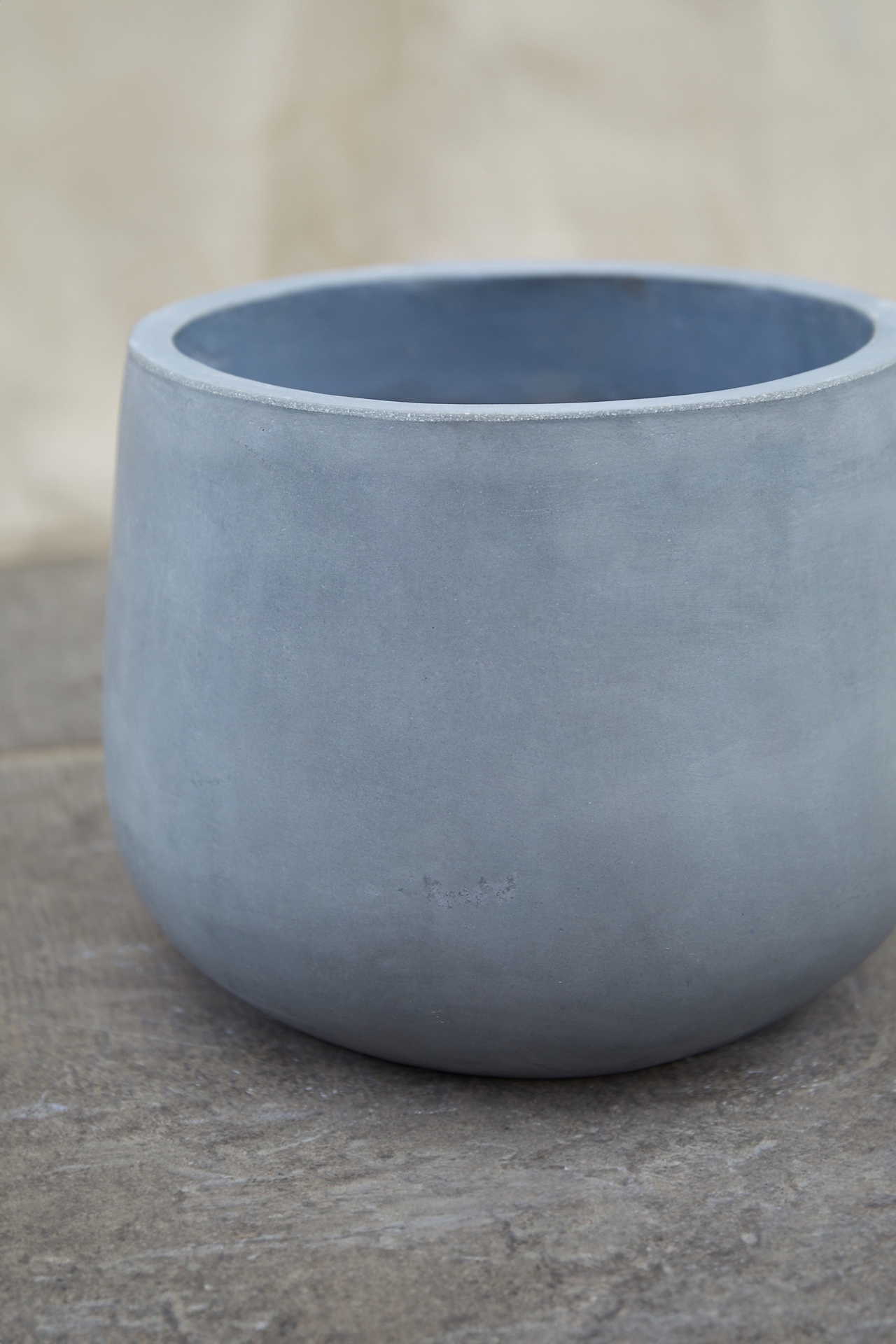 Fiber Concrete Rounded Pot