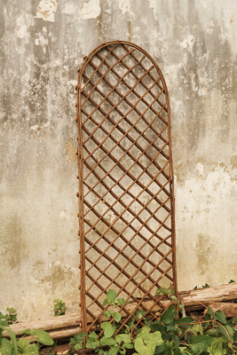 Terrain Rounded Top Willlow Trellis, Large
