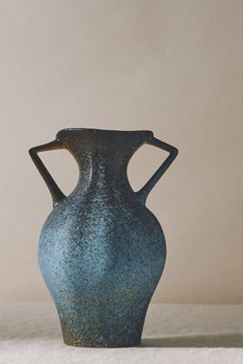 Leo Vase