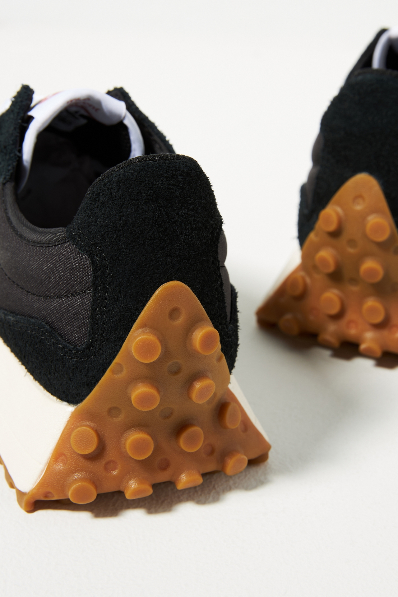 New Balance 327 Sneakers