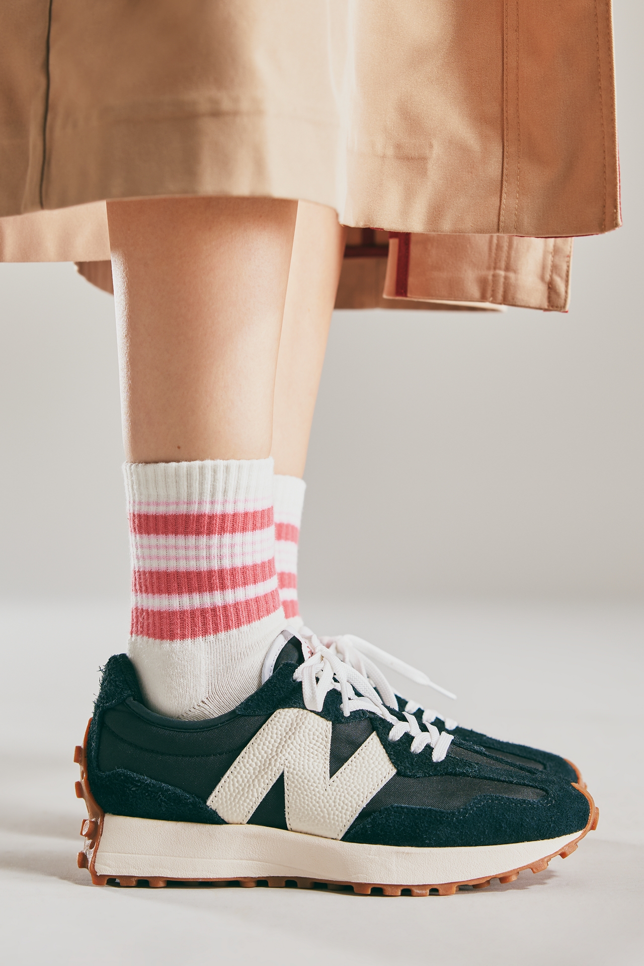 New Balance 327 Sneakers