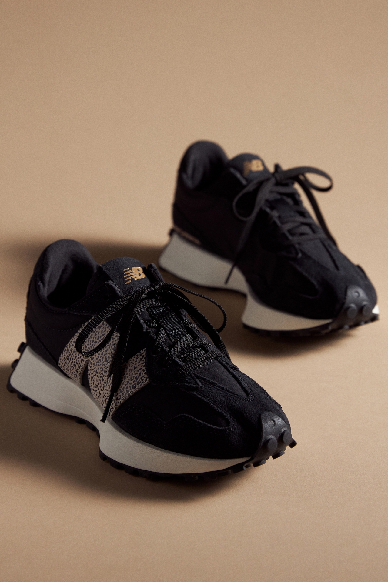 New Balance 327 Sneakers