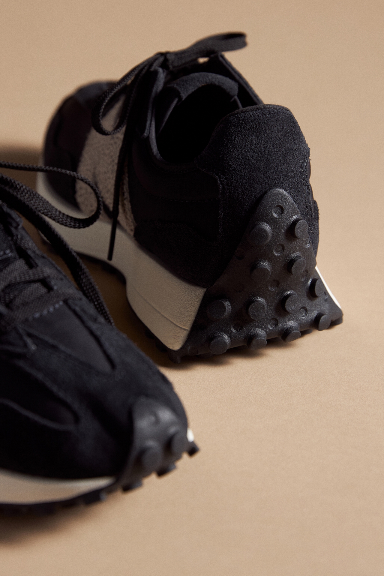 New Balance 327 Sneakers