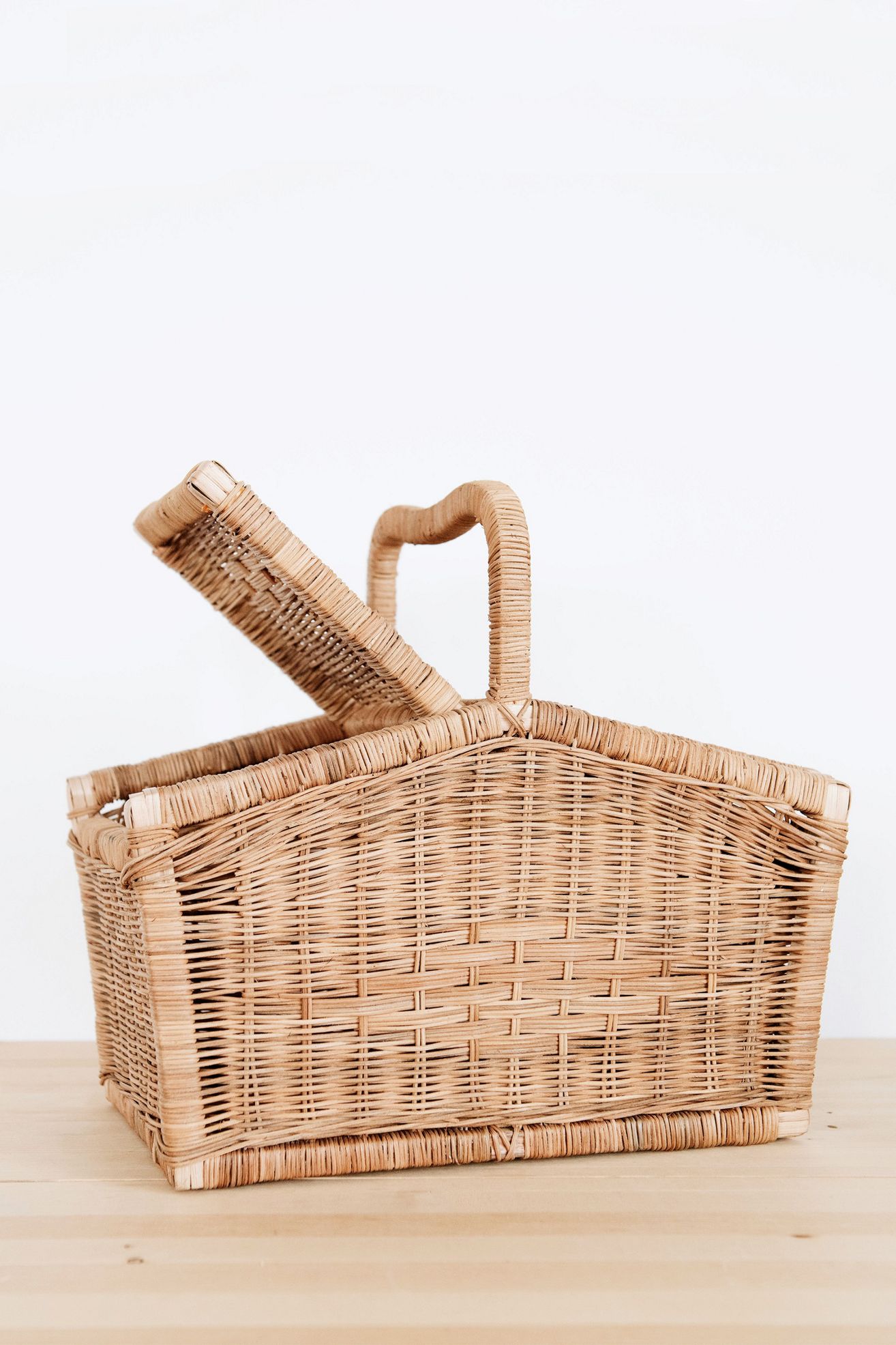 Roan Iris Rattan Picnic Basket - Neutral Pattern, One Size