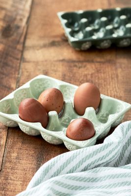 Countryside Stoneware Egg Crate