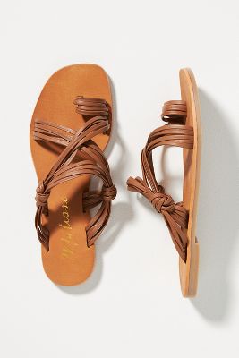 Matisse Rogue Sandals In Brown