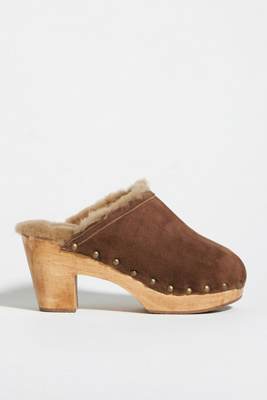 Beek Woodpecker Shearling Clogs In Beige