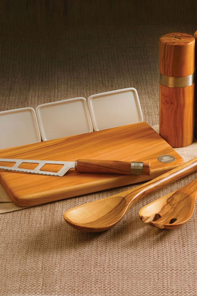 Berard Medium Flat Parmessan Cheese Grater Olive Wood – Chef & a knife