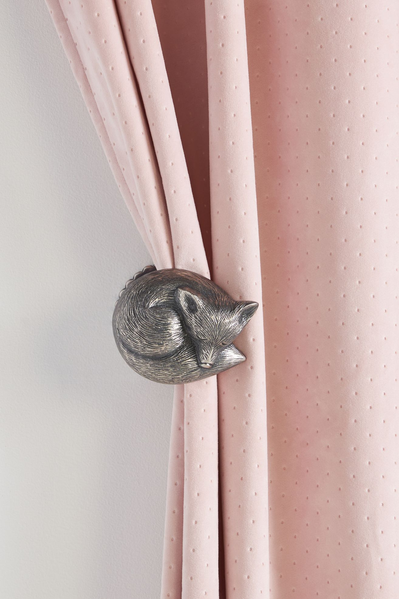 Sleeping Fox Tieback - Silver, One Size