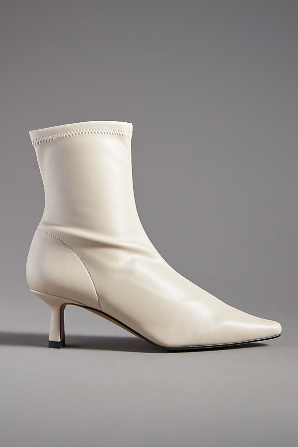 Angel Alarcon Pointed-toe Boots In Beige