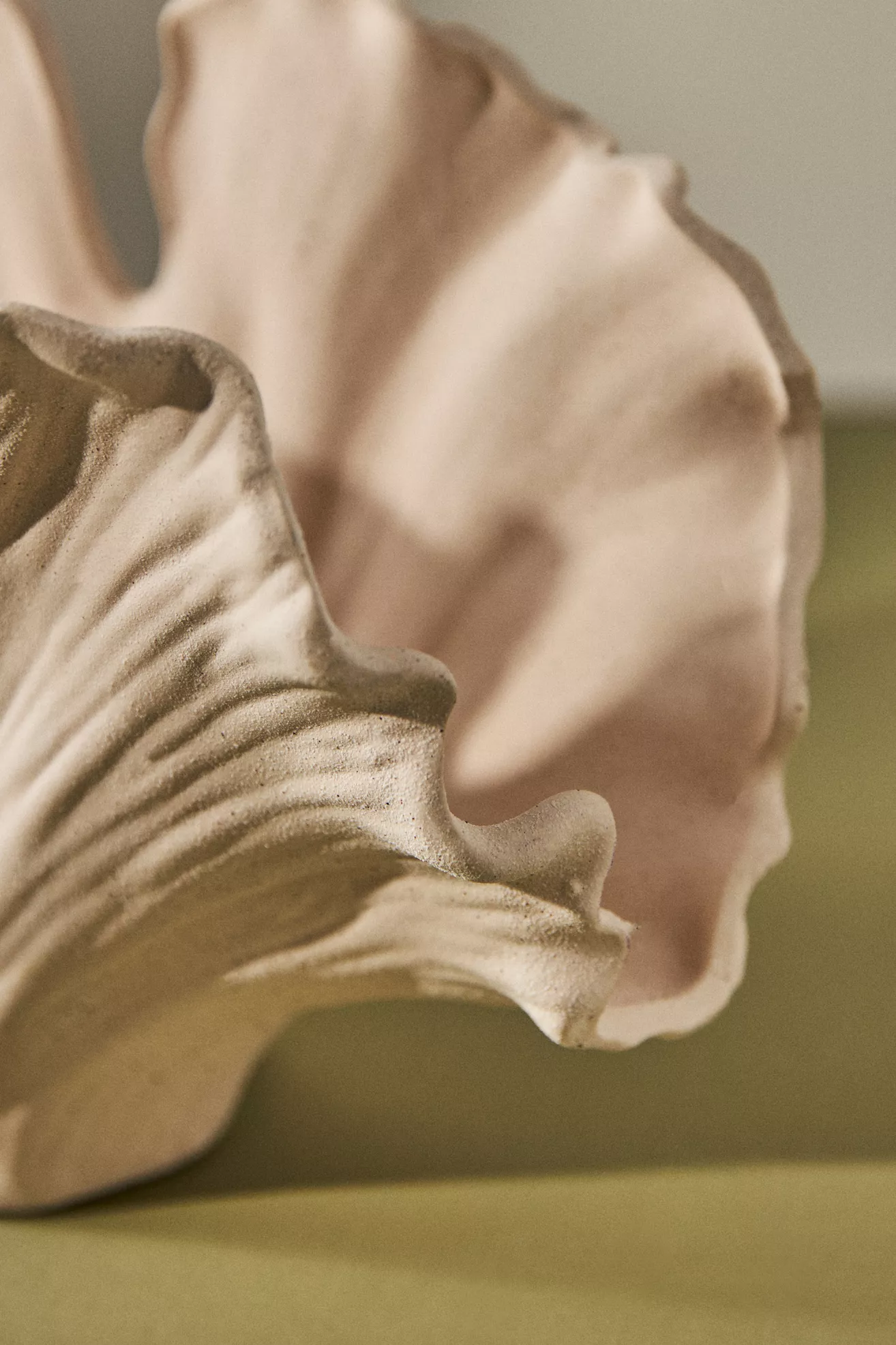 Ginkgo Cream Ceramic Vase - thumbnail 3
