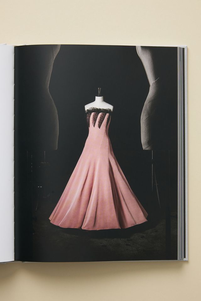 Dior: The Legendary 30, Avenue Montaigne #1