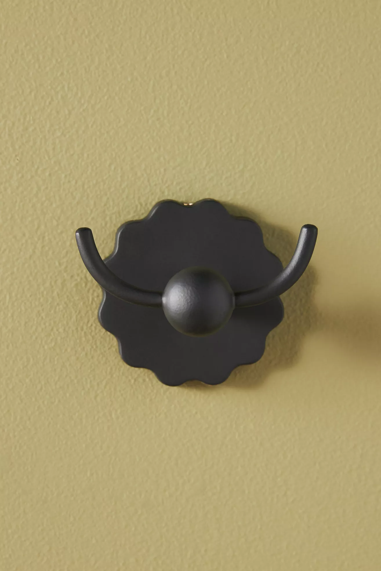 Wiggle Scalloped Brass Bath Hook - thumbnail 8