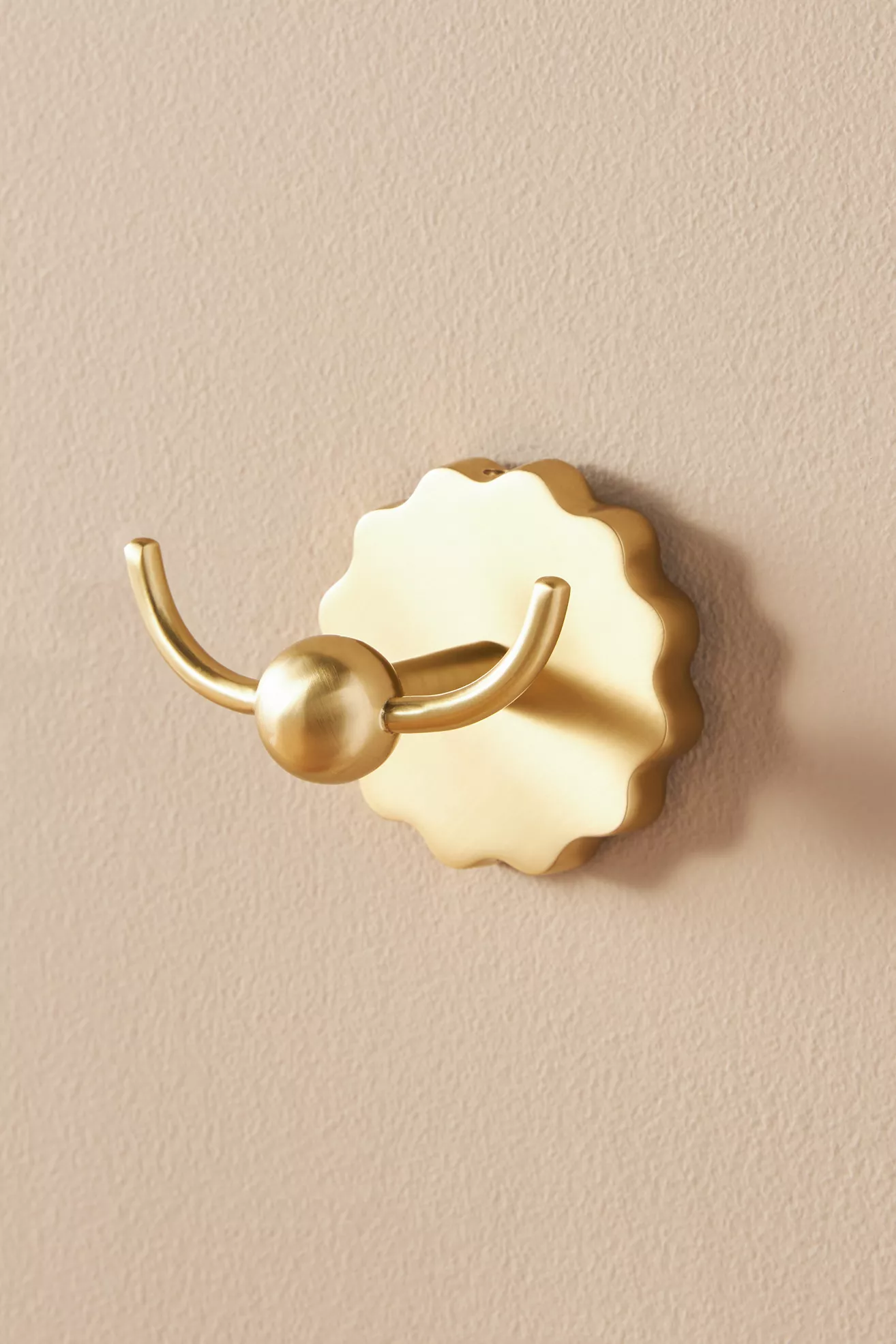 Wiggle Scalloped Brass Bath Hook - thumbnail 5